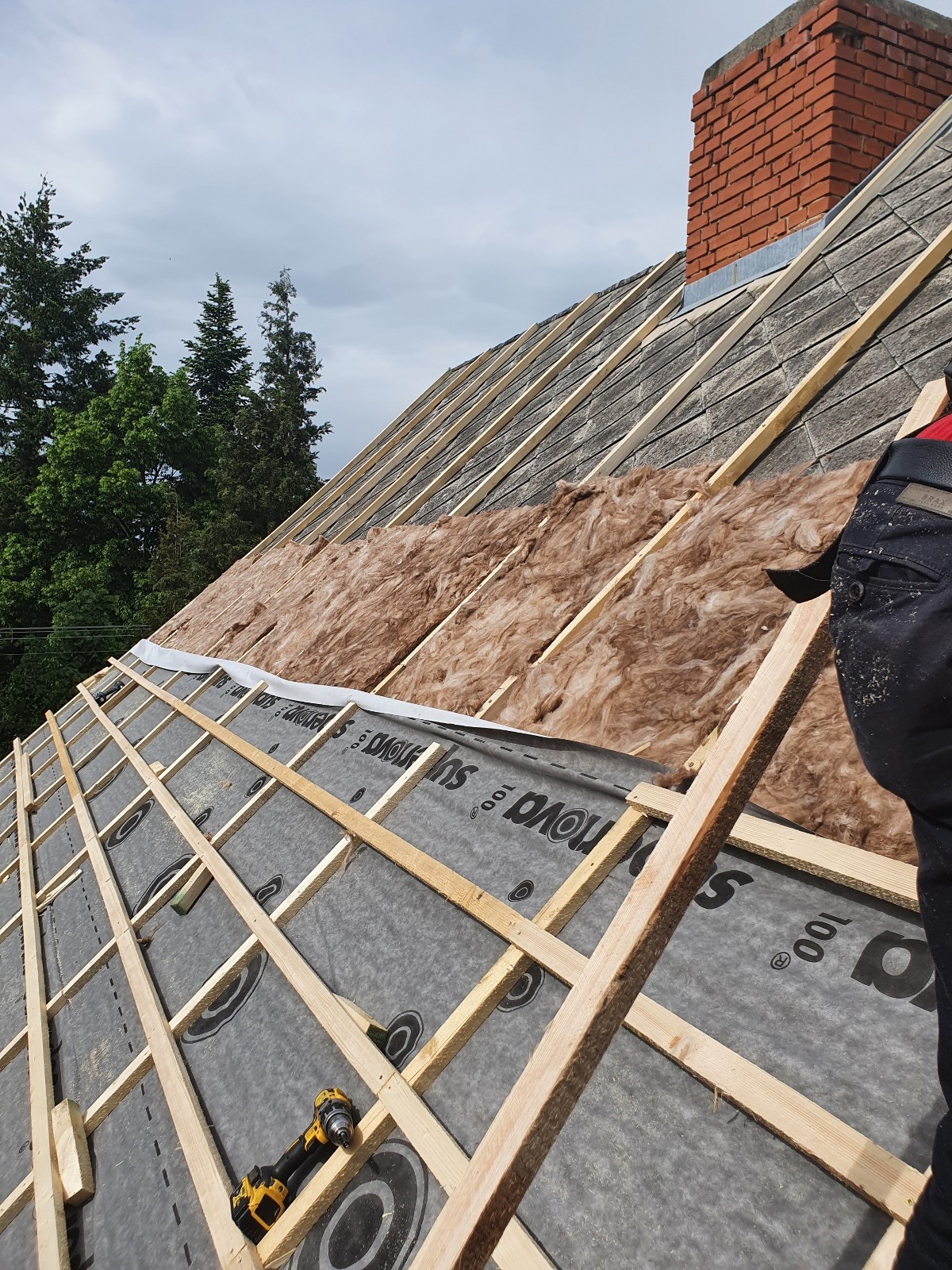 Tetőszigetelés és lécezés kivitelezése